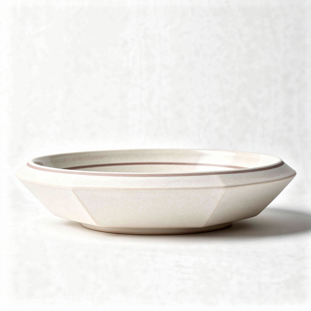 Ceramic serving bowl 20 x 20 x 5cm in cream color with geometric design